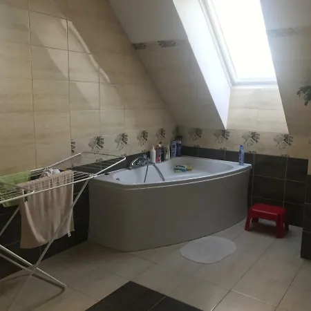 Dom wakacyjny Zaciszny Dom Nad Stawem Kochanowka