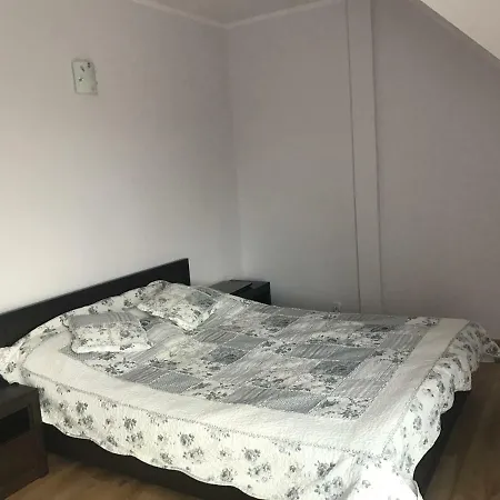 Zaciszny Dom Nad Stawem * Kochanowka